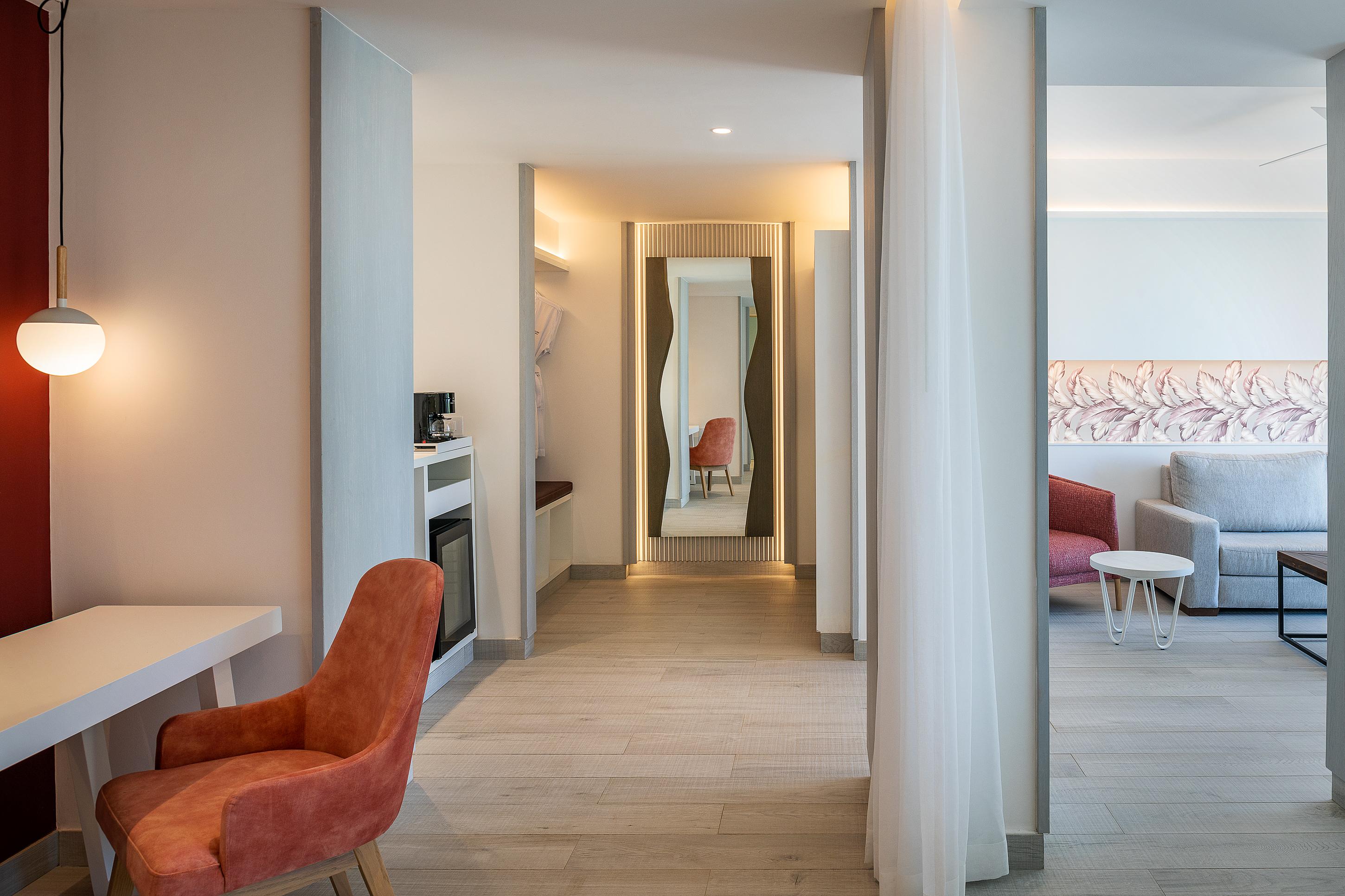 Catalonia Grand Costa Mujeres All Suites & Spa Cancún Exteriör bild A suite at the hotel