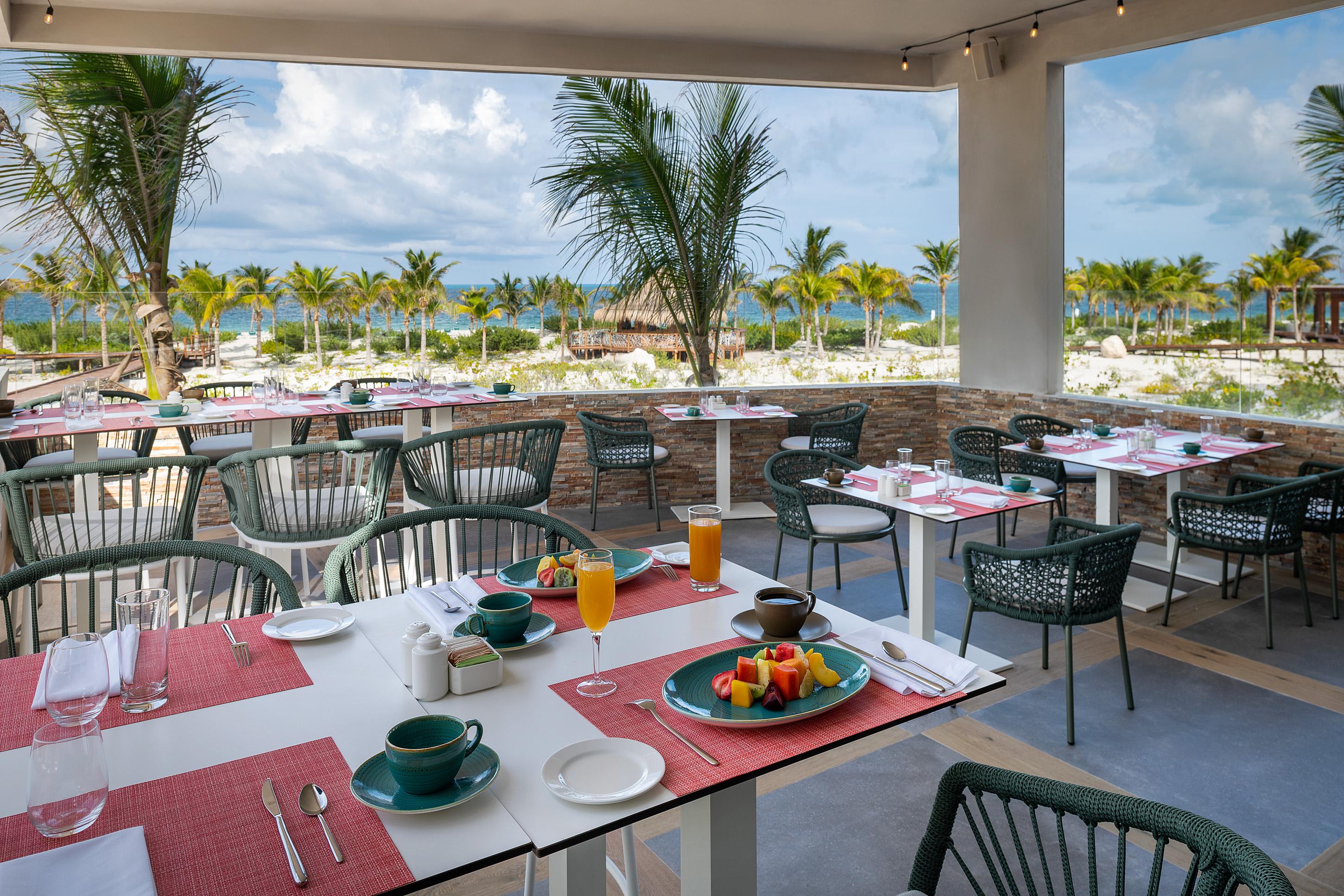 Catalonia Grand Costa Mujeres All Suites & Spa Cancún Exteriör bild The buffet at the resort