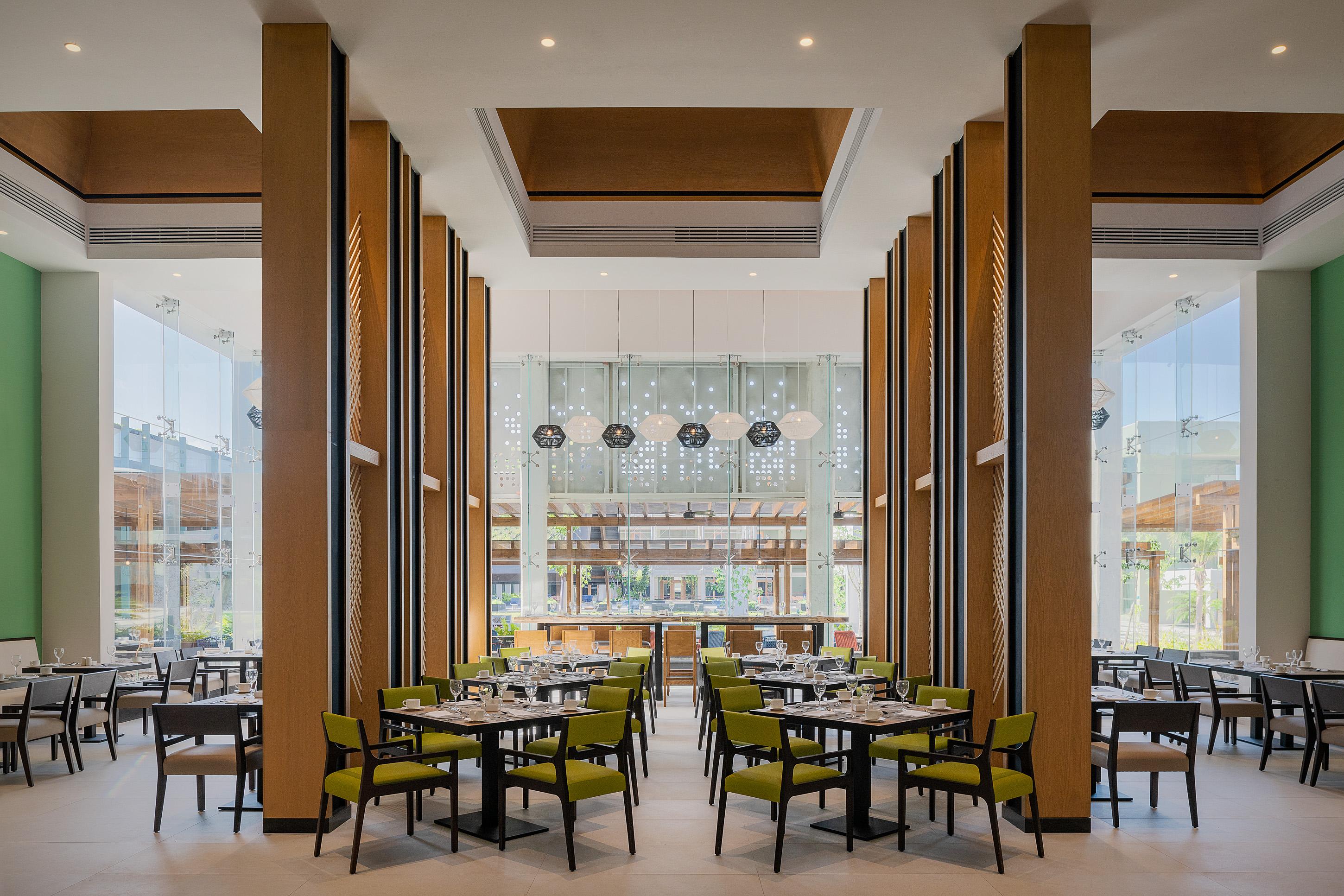 Catalonia Grand Costa Mujeres All Suites & Spa Cancún Exteriör bild The restaurant at the hotel