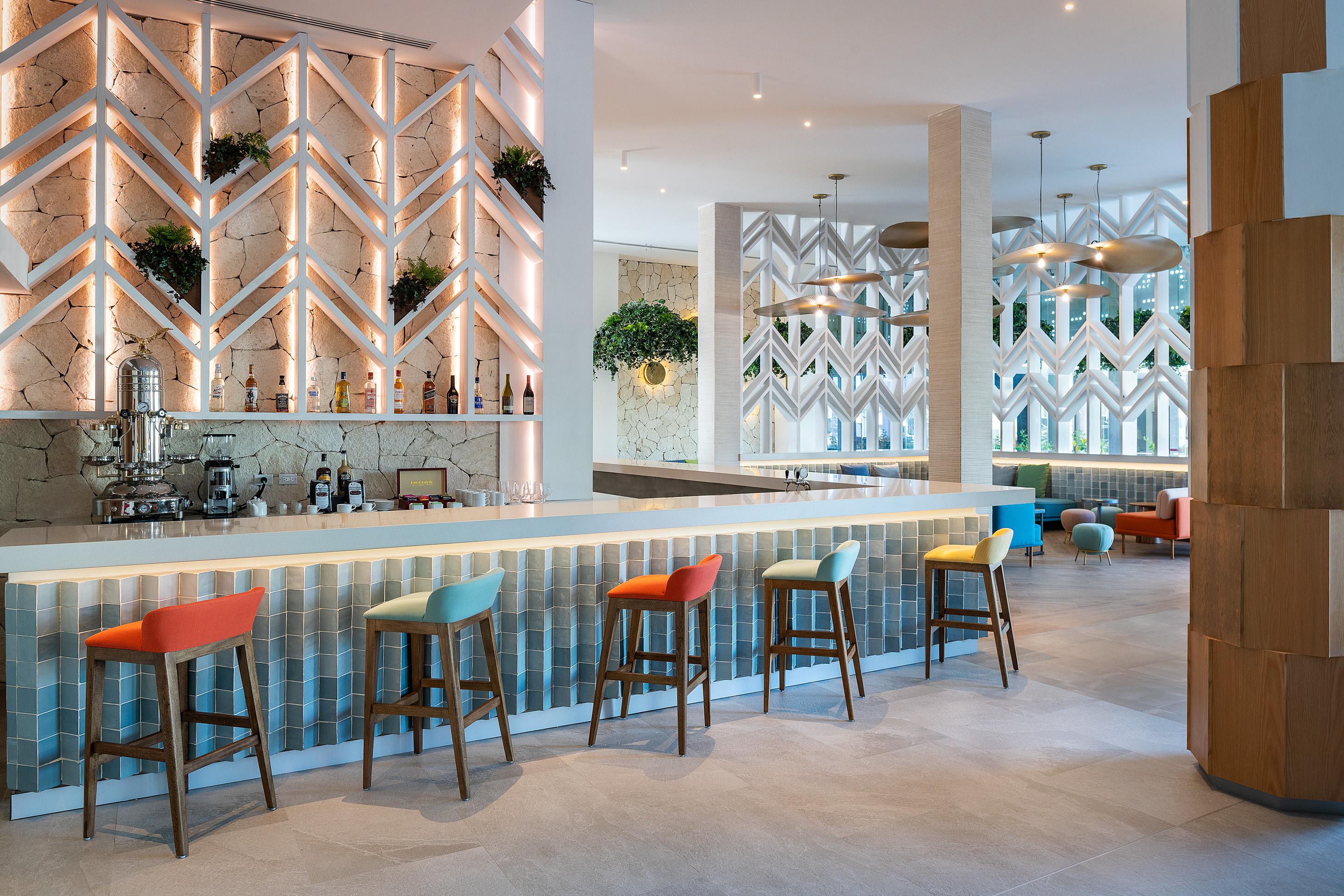 Catalonia Grand Costa Mujeres All Suites & Spa Cancún Exteriör bild The bar at the hotel