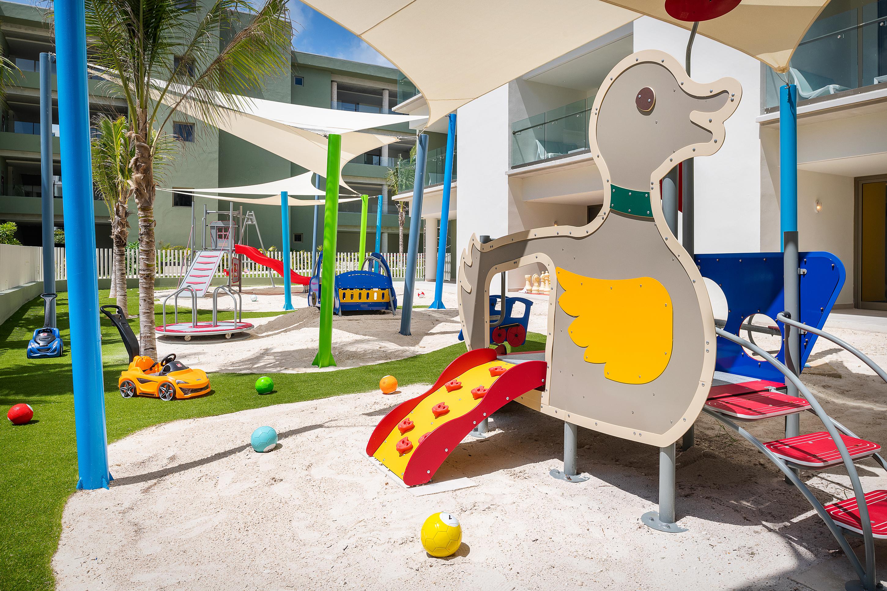 Catalonia Grand Costa Mujeres All Suites & Spa Cancún Exteriör bild Playground at the school