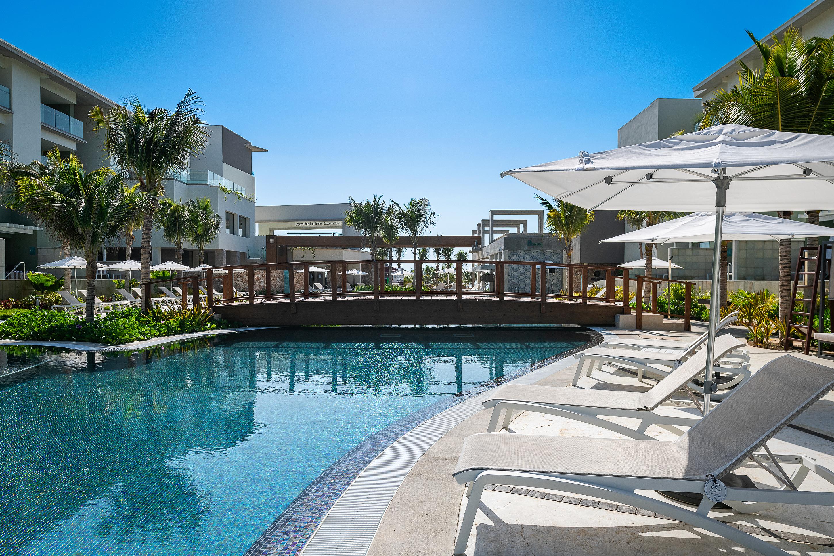 Catalonia Grand Costa Mujeres All Suites & Spa Cancún Exteriör bild The Fives Beach Hotel & Residences