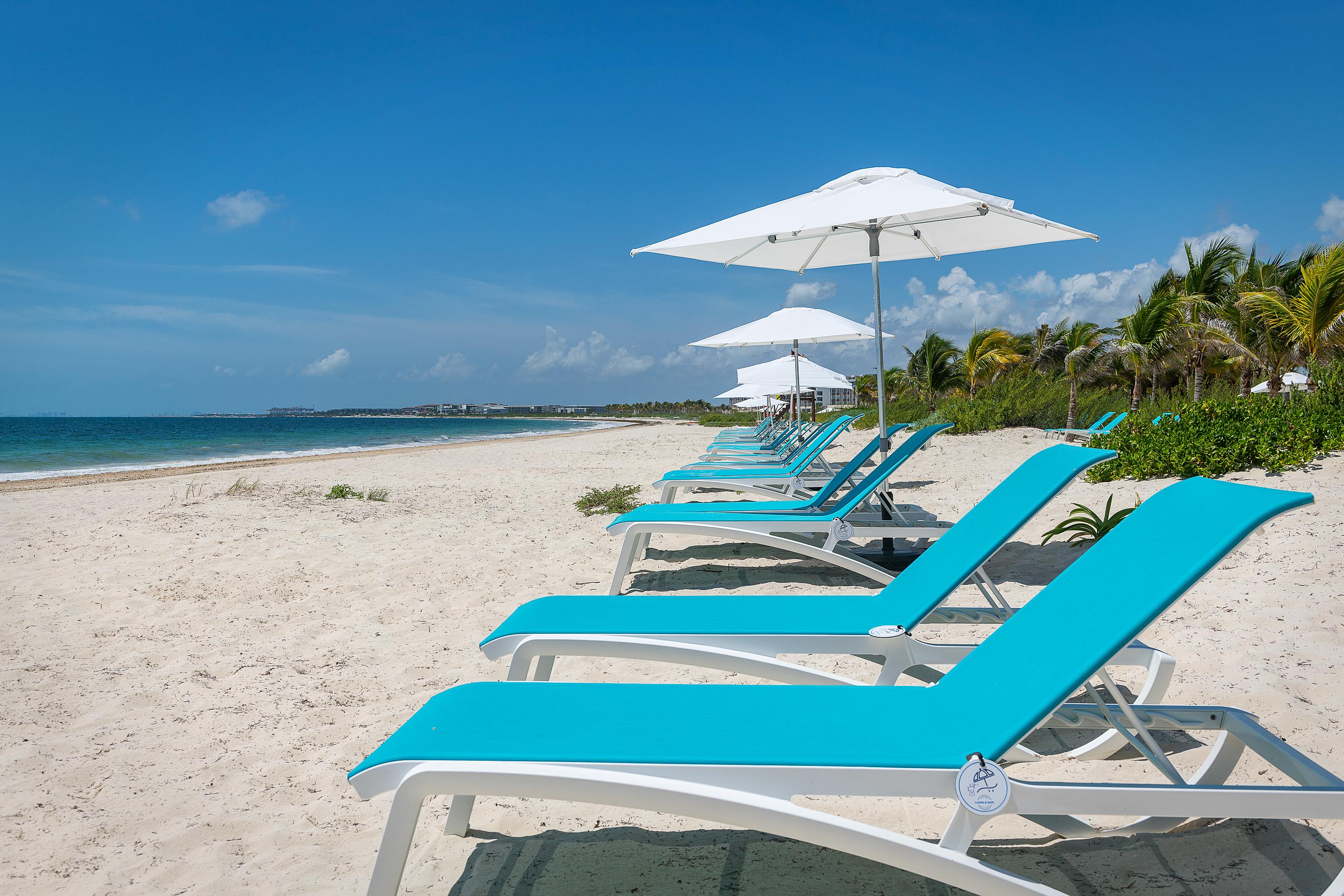 Catalonia Grand Costa Mujeres All Suites & Spa Cancún Exteriör bild Beach at the Atlantis Paradise Island