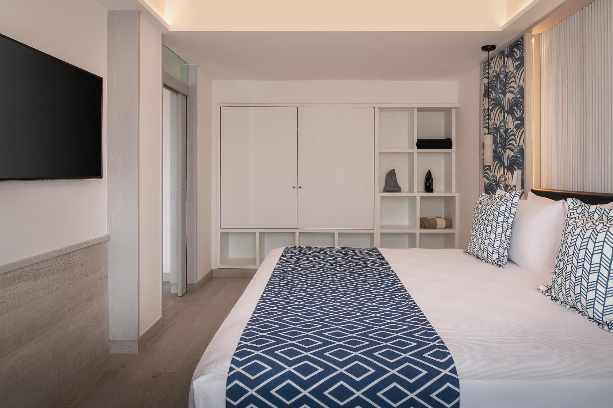 Catalonia Grand Costa Mujeres All Suites & Spa Cancún Rum bild A bedroom at the hotel